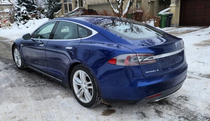 location-TESLA-Paris-roadstr