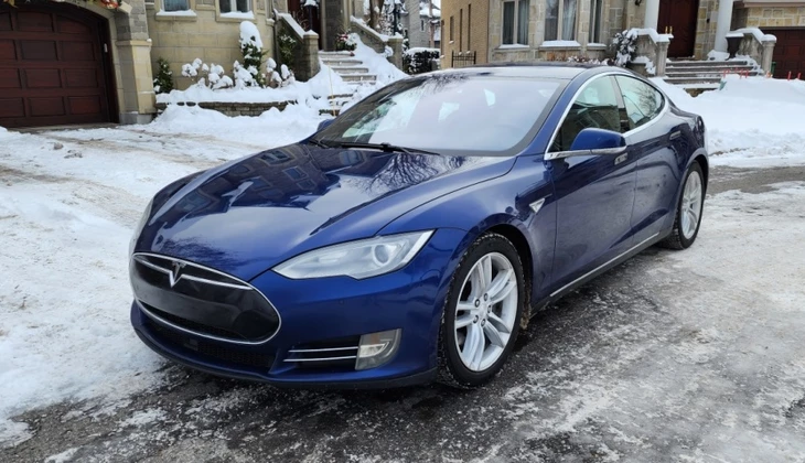 location-TESLA-Paris-roadstr