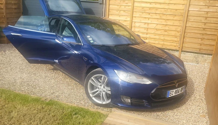 location-TESLA-Paris-roadstr