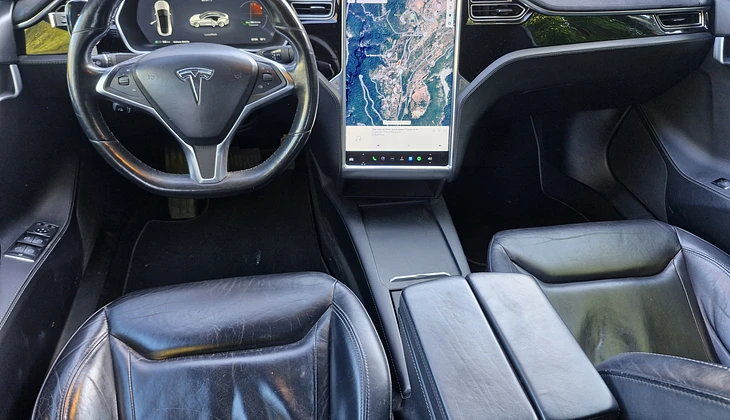 location-TESLA-Nice-roadstr