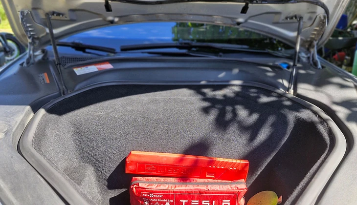 location-TESLA-Nice-roadstr