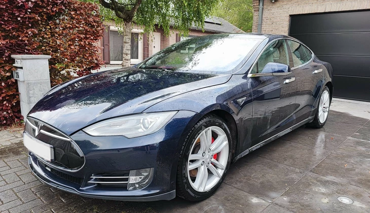 location-TESLA-Fontenay-sous-Bois-roadstr