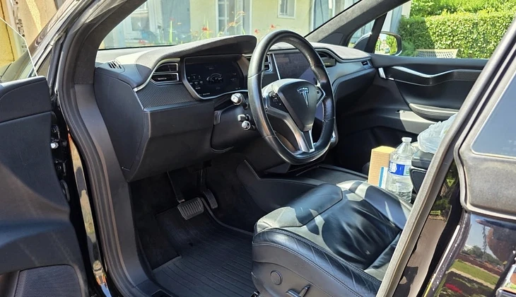 location-TESLA-Limours-roadstr