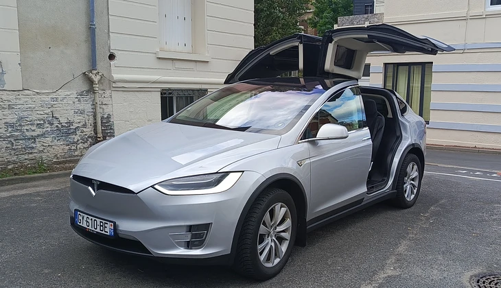 location-TESLA-Paris-roadstr