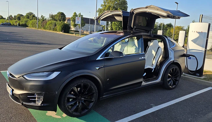 location-TESLA-Putanges-le-Lac-roadstr