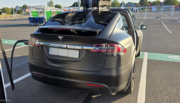 location-TESLA-Putanges-le-Lac-roadstr