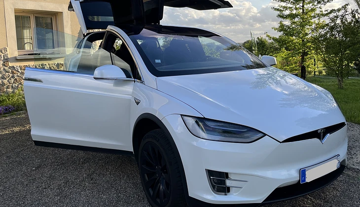location-TESLA-Quédillac-roadstr