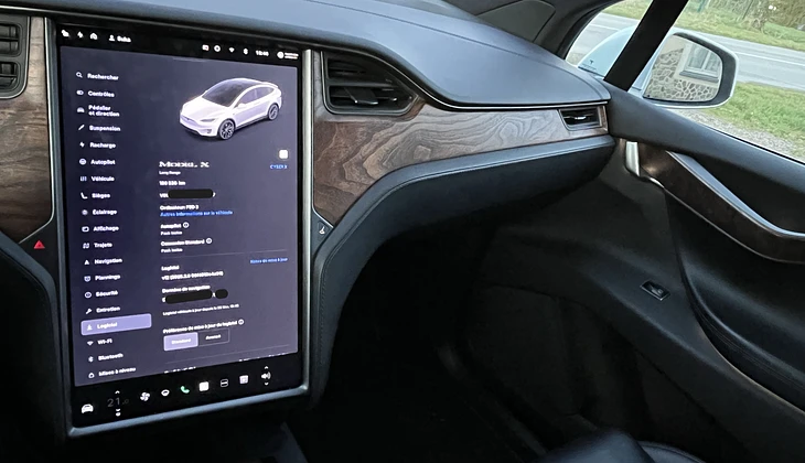 location-TESLA-Quédillac-roadstr