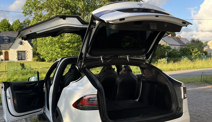 location-TESLA-Quédillac-roadstr