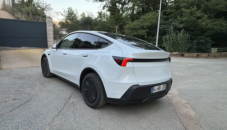 location-TESLA-Ajaccio-roadstr