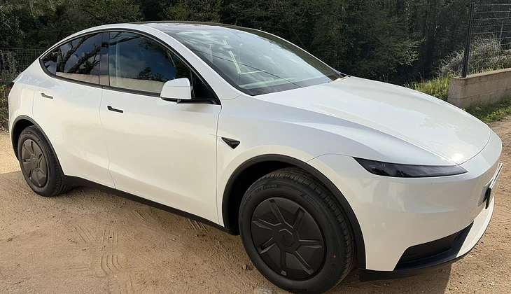 location-TESLA-Ajaccio-roadstr