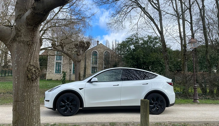 location-TESLA-Paris-roadstr
