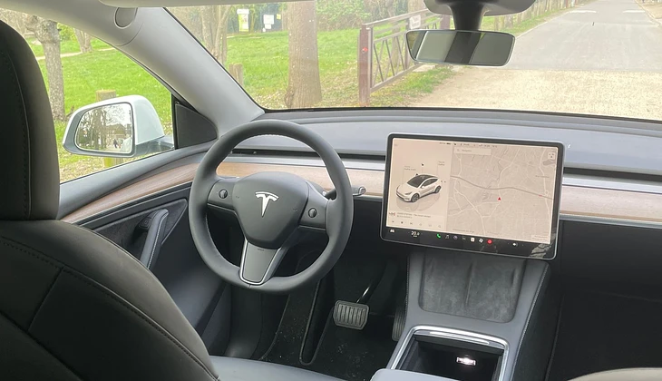 location-TESLA-Paris-roadstr