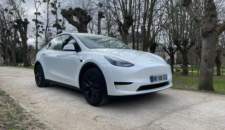 location-TESLA-Paris-roadstr
