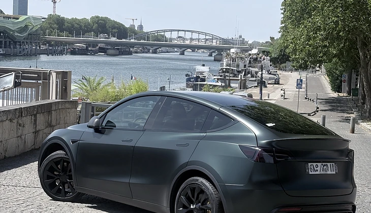 location-TESLA-Paris-roadstr