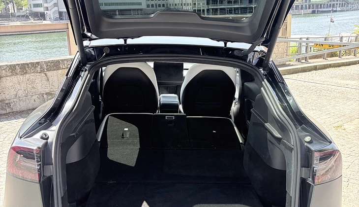 location-TESLA-Paris-roadstr