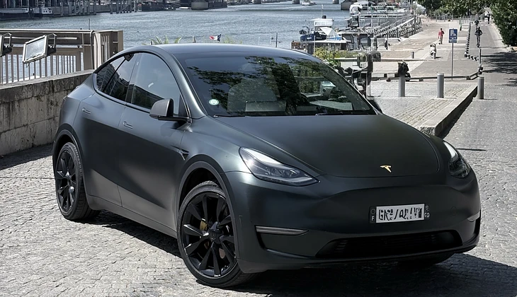 location-TESLA-Paris-roadstr