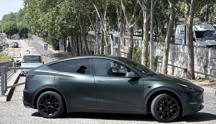 location-TESLA-Paris-roadstr