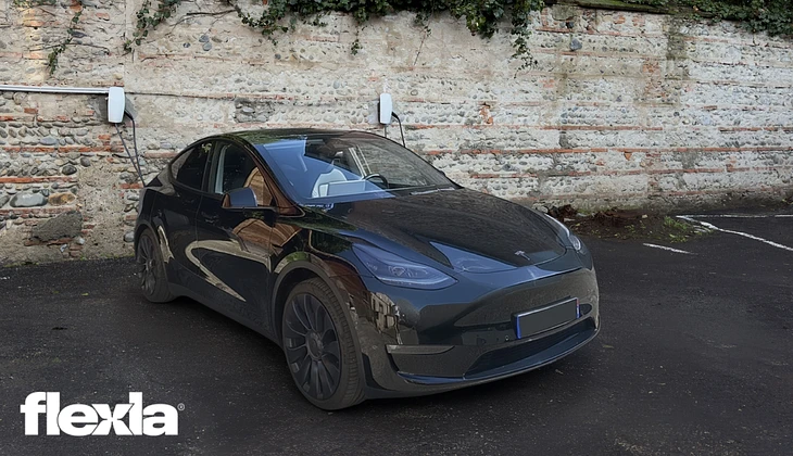 location-TESLA-Paris-roadstr