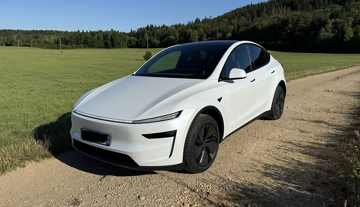 location-TESLA-Paris-roadstr