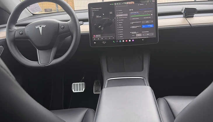 location-TESLA-Feins-roadstr