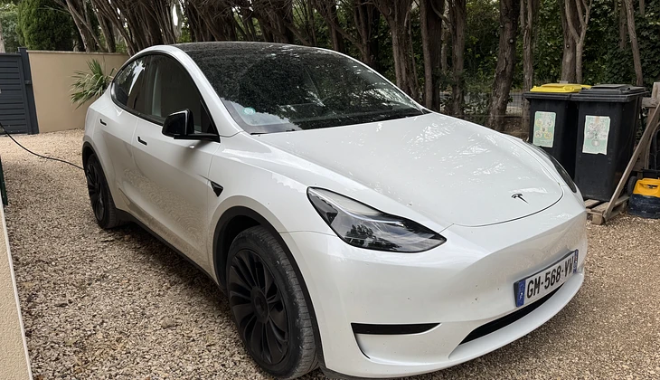 location-TESLA-Paradou-roadstr