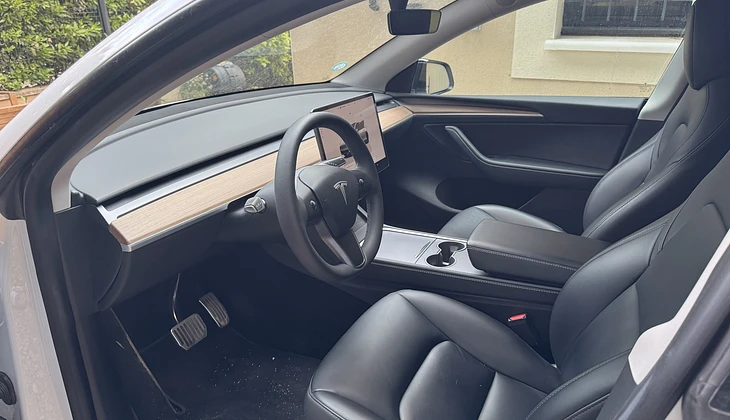 location-TESLA-Paradou-roadstr