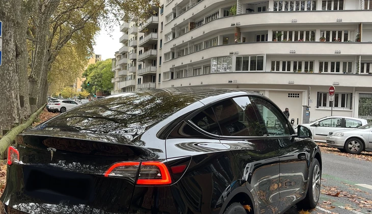 location-TESLA-Toulouse-roadstr