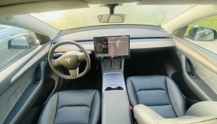 location-TESLA-Tours-roadstr