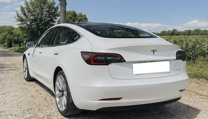 location-TESLA-Paris-roadstr