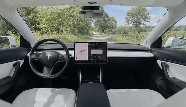 location-TESLA-Paris-roadstr