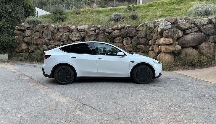 location-TESLA-Ajaccio-roadstr