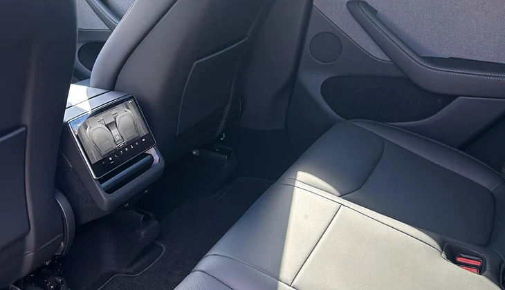 location-TESLA-Cabriès-roadstr
