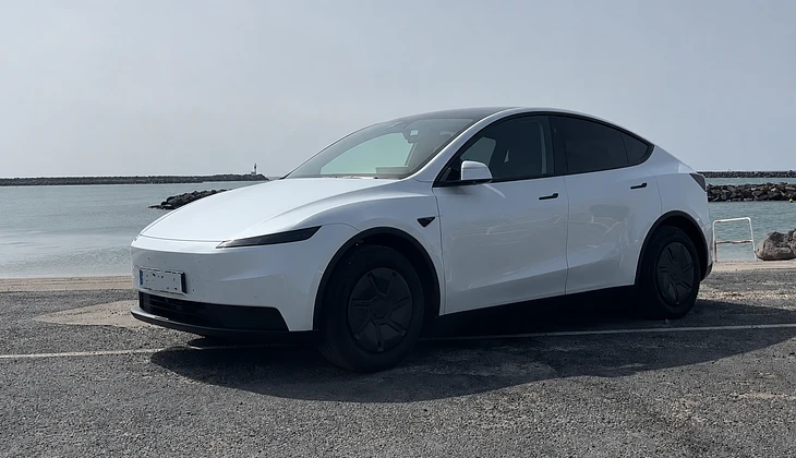 location-TESLA-Cherbourg-en-Cotentin-roadstr