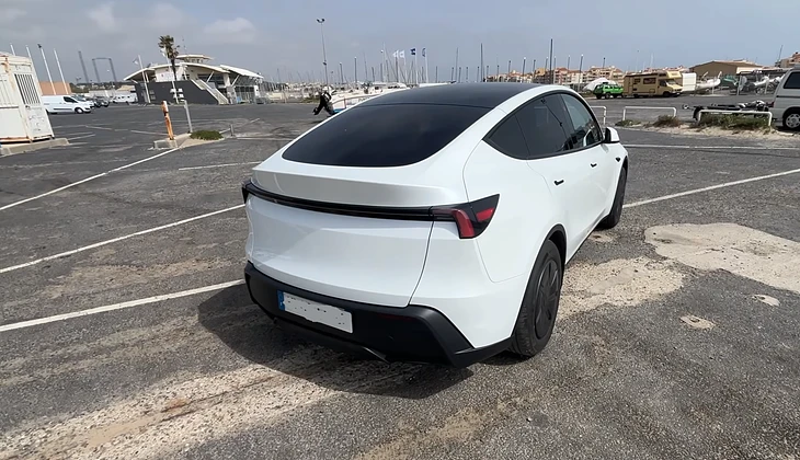 location-TESLA-Cherbourg-en-Cotentin-roadstr