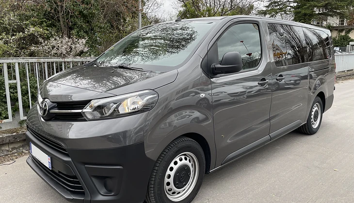 location-TOYOTA-Paris-roadstr