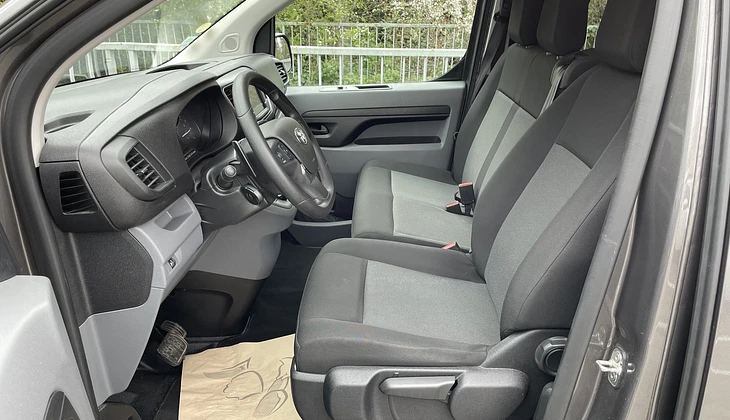 location-TOYOTA-Paris-roadstr