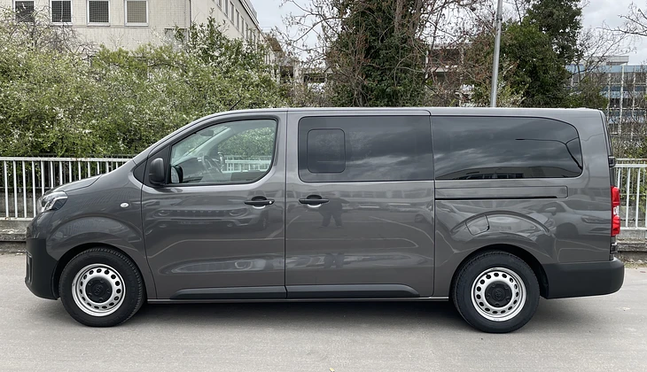 location-TOYOTA-Paris-roadstr