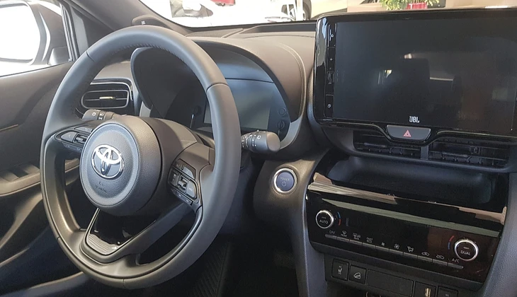location-TOYOTA-Le Châtelard-roadstr