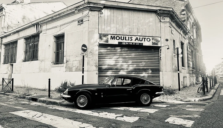 location-TRIUMPH-Bordeaux-roadstr
