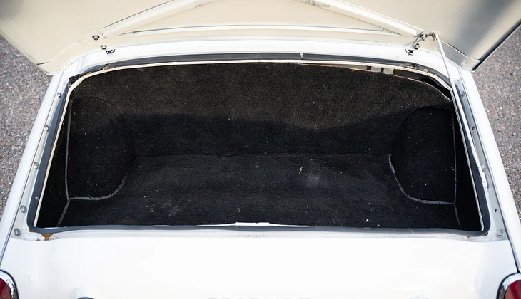 location-TRIUMPH-Courbevoie-roadstr
