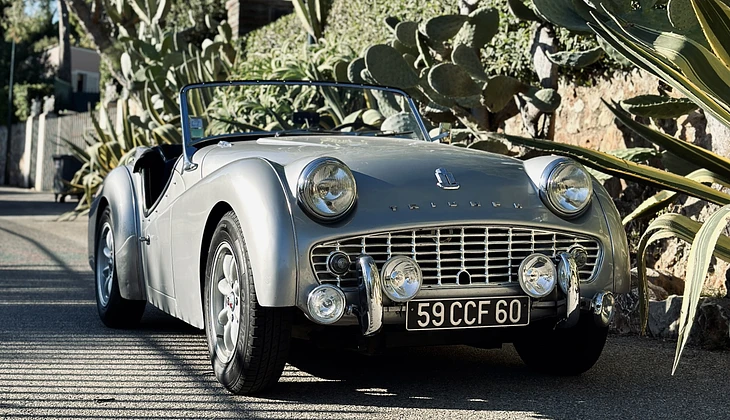 location-TRIUMPH-Nice-roadstr