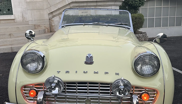 location-TRIUMPH-Cannes-roadstr
