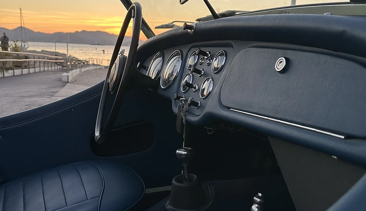 location-TRIUMPH-Cannes-roadstr