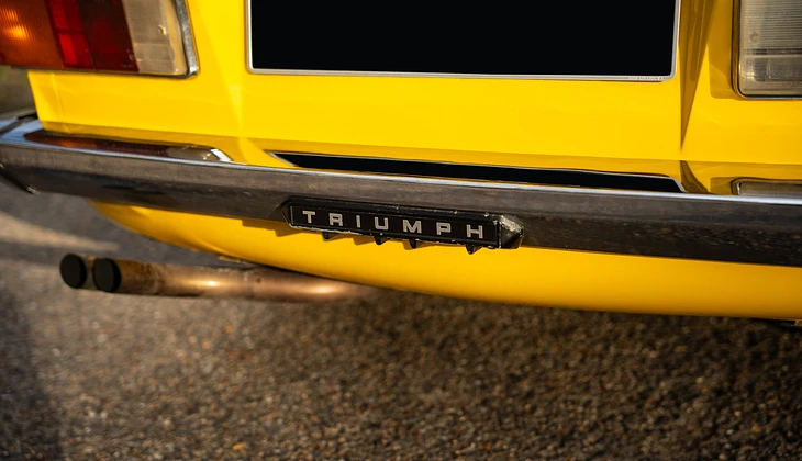 location-TRIUMPH-Courbevoie-roadstr