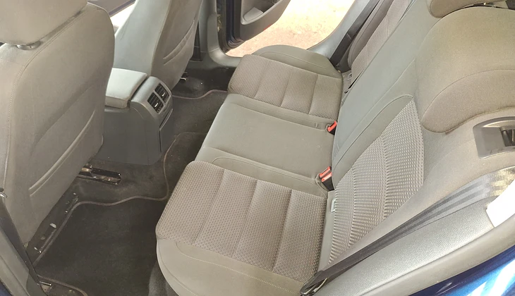 location-VOLKSWAGEN-Montfort-sur-Meu-roadstr