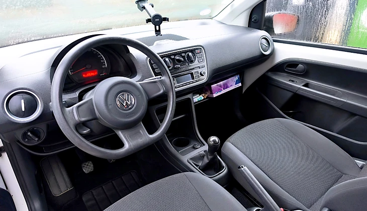 location-VOLKSWAGEN-Jouy-le-Moutier-roadstr
